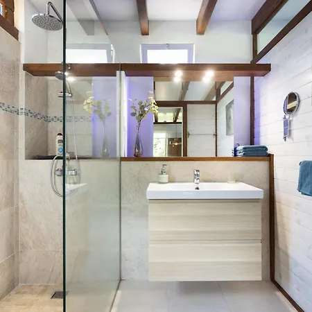Apartment Home2book Modern Strelitzia, Peace Retreat